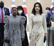 케냐 영부인 '韓 발전 비결'에···김건희 여사 "새마을 운동"