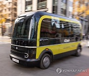 서울 청계천에서 운행 시작한 자율주행 버스
