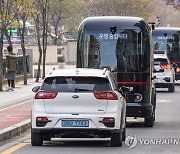 서울 청계천에서 운행 시작한 자율주행 버스, 시민 무료 탑승 가능