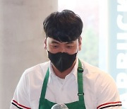 SSG 김광현 '주문하신 커피 나왔습니다'