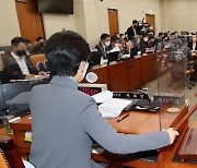 정무위, 규제혁신추진단 예산 감액…野 단독의결, 與반발 퇴장