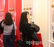 [포토]서울 카페쇼, 커피 시음하는 시민