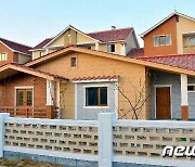 북한 "농촌 고유 특색 살려 갖춰진 문화주택"…새 살림집 선전