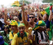 [월드컵] 지구 반대편에서 열띤 응원 펼치는 브라질 팬