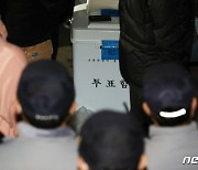 檢, '부정선거 제기' 투표함 탈취 유튜버 2명 징역 2년 구형