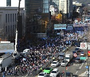 토요일 서울 도심 대규모 집회…"대중교통 이용하고 우회 운전하길"