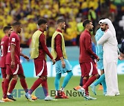 '개최국' 카타르, 세네갈에 1-3 패배… 탈락 눈앞[월드컵 라이브]