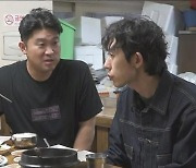 [TV 엿보기] ‘나혼산’ 코쿤, 다듀 최자와 맛투어…‘맛지도’에 경악한 이유는?
