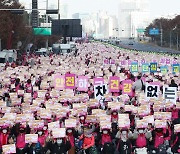 [포토] ‘죽지 않고 일할 권리!’ 학교 비정규직 노동자들의 외침