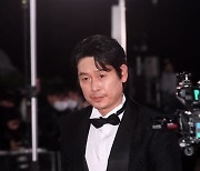 [포토] 설경구, '지천명 아이돌 왔어요'(청룡영화상)
