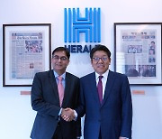 Indian ambassador, Korea Herald agree to join efforts to raise country awareness