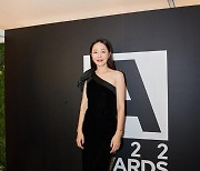 '에이어워즈 수상' 엄지원, 시상식 패션…고혹적인 벨벳 드레스룩