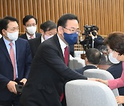 윤대통령 · 국힘 지도부 ‘원팀’ 외치지만… 국조 · 당권 둘러싼 ‘미묘한 기류’