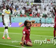 '개최국 탈락 위기' 카타르, 세네갈전 전반 0-1 종료