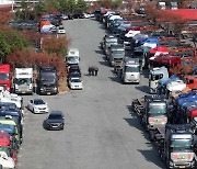 화물연대 파업 이틀째…부산경찰, 정상운송 화물차량 에스코트 지원