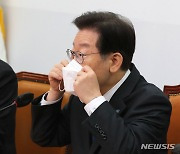 침묵 지키던 이재명, 유감 표명 대신 檢에 "털어봐라" 공세