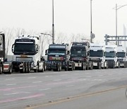 ‘화물연대 파업 둘째날’···인천항 화물 반출입 차질 악화