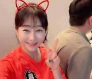 현영, ♥남편과 월드컵 응원 "한국 최강! 가자 16강"
