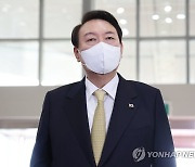 [속보] 대통령실, '출근길문답 재개' 관측에 "고민의 시간 더 필요"