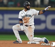 MLB 피츠버그, 베테랑 1루수 산타나 영입…최지만과 경쟁할 듯