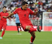 [월드컵] '종아리 통증' 김민재, 이틀째 팀 훈련 불참
