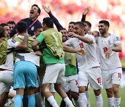 웨일스 꺾었는데…이란 축구 대표팀 사형 가능성, 왜? [카타르 월드컵]