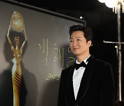 ‘헤어질 결심’ 청룡영화상 휩쓸었다…최우수작품상 등 6관왕