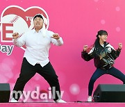[MD포토] 김범석 '저도 춤 잘 추고 싶어요'