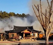 [영상] 충북 충주 식당서 불…다친 사람 없어