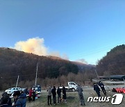 전북 완주군 산불 80% 진화…소방·공무원 1100명 투입 ‘진화 총력’