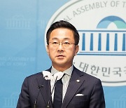 민주 "정부, 이태원 참사 유족 연락처 공유해야"