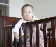 생후 6개월, 부모-아이 '침대 분리'가 절실한 이유