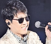 [리뷰] 조용필 콘서트, "팬 못만난 4년이 40년 같았다"…'72세 가왕'은 여전히 전성기
