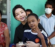 김건희 여사 만난 캄보디아 소년, 서울아산병원서 수술 받는다