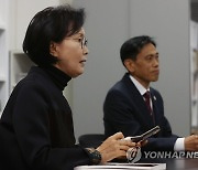 연합뉴스와 만난 조효숙 관장과 이준 회장