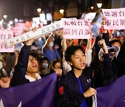 대만 지방선거에서 승리한 국민당 지지자들