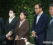 서울시청 찾은 민주당 이태원 참사 대책본부 의원들