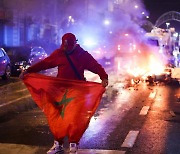 벨기에 꺾은 모로코 팬들, 유럽 거리서 '광란의 축하'
