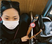 허니제이, 남편과 손 꼭 잡고 일본 신혼여행…'임산부 배지' 가방도 [N샷]