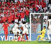 [포토] 전반 선취골 허용하고 있는 축구대표팀