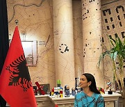 英 팝스타 '두아 리파', 알바니아 시민권 획득