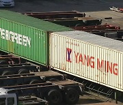 국토교통부 "전국 항만 컨테이너 반출입량 평시 대비 33% 수준"