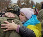 “코로나 퍼졌다” 러시아군 속여 병원 지킨 우크라 의사