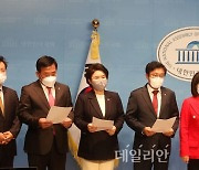 이상민 장관 파면 요구 철회 촉구하는 국민의힘 이태원 사고 국조특위 의원들