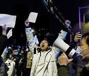 [외신사진 속 이슈人] "시진핑 물러나라" 中 주요 도시서 `코로나 봉쇄 반대` 시위 잇따라