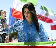 “이란 여성 지지” 미국축구연맹… 국기 변형에 이란 강력 반발