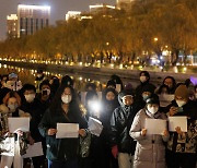 중국 ‘봉쇄 항의’ 시위에 증시·유가 주춤…경제 경착륙 우려