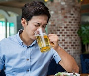 술 마시면 얼굴 붉어지는 주당… 남성호르몬 결핍 위험