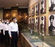 '중국 콘클라베' 비밀회의 끝났다…시진핑 밀착수행 50대 정체