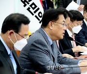 국민의힘, 한동훈 집 찾아간 유튜브 매체 “배후에 민주당 있는 것 아니냐”